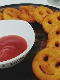 पोटैटो स्माइली (Potato smiley recipe in Hindi) रेसिपी मुख्य फोटो