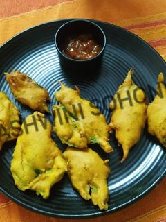 पालक पकोड़ा (palak pakoda recipe in marathi) रेसिपी चे मुख्य फोटो