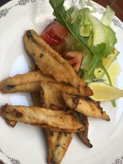 Una foto de Boquerones fritos aliñados 🐟🥗