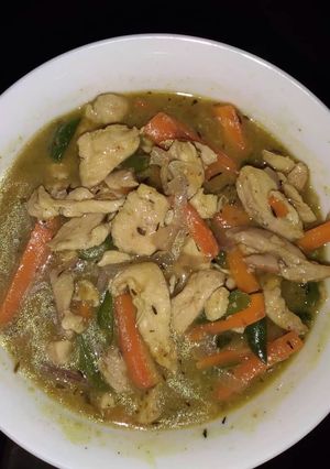 A picture of Tikka chicken masala soup.