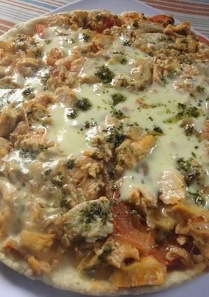 Una foto de Pizza de atún y queso