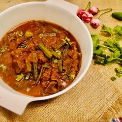 A picture of Bhindi gosht.