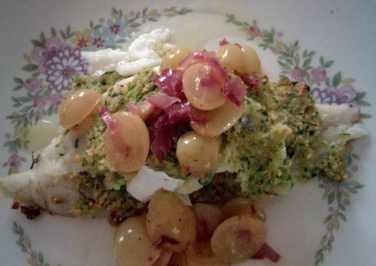 Filetto di orata al graten di zucchine,🍇 e cipolla brasata