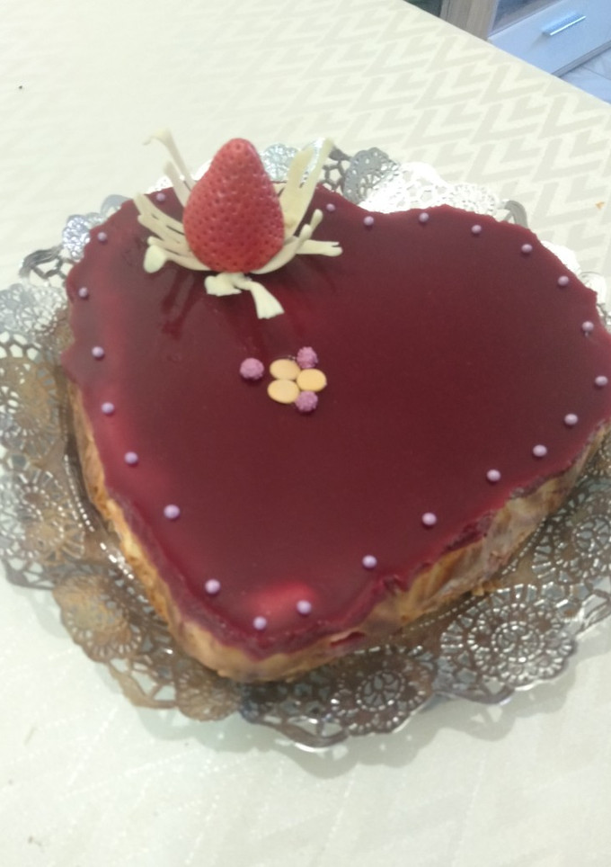 Una foto de Tarta de queso con cobertura de frutos rojos para San Valentín