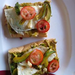 A picture of Avocado toast🥑.