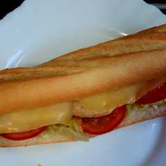 Una foto de Bocadillo de pechuga de pollo con vegetales