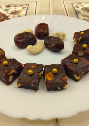 A picture of Dates and cashew nut toffee.