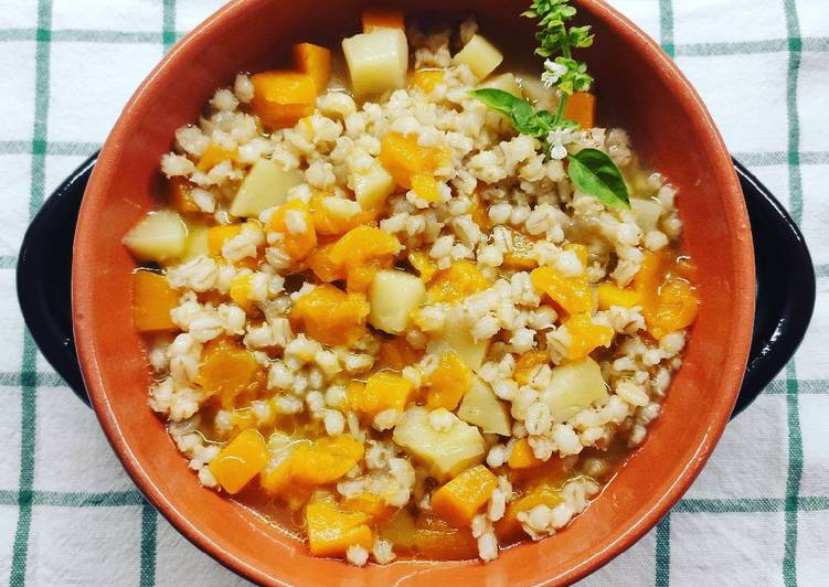 How to Make Qualsiasi sera della settimana Zuppa d&#39;orzo con zucca e patate