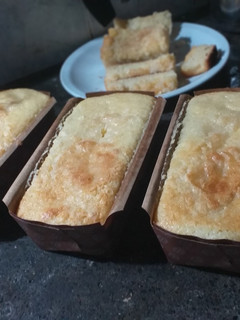 Una foto de Budín de limón húmedo