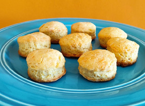 Una foto de Scones de queso con aceite 😋😋😋