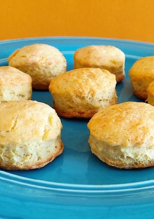 Una foto de Scones de queso con aceite 😋😋😋
