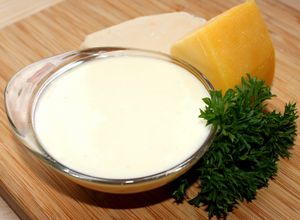 Sajtszósz recept fotója