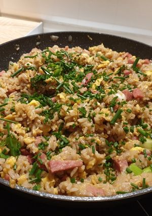 Sonkás-tojásos, szójaszószos rizs🥘 recept fotója