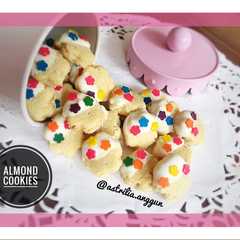 รูปของ Almond cookies celup coklat