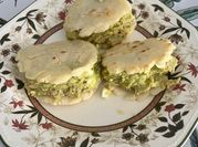 Una foto de arepas de atún