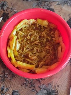 फ्राई पोटैटो नूडल्स (fry potato noodles recipe in Hindi) रेसिपी मुख्य फोटो