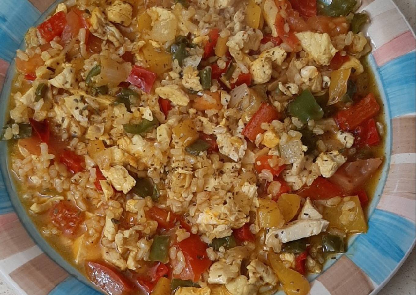 Arroz integral con pollo y verduras