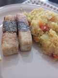 Palitos veganos de tofu con arroz primavera