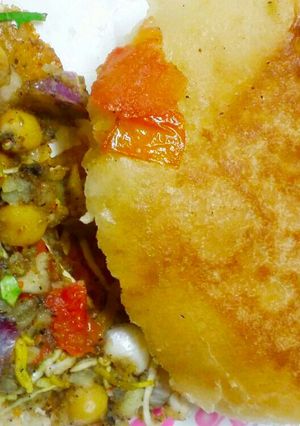 A picture of Chole Kulcha.