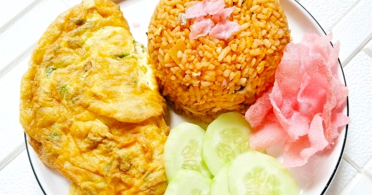 Nasi Goreng Ati Ampela Telur Dadar (sy pakai ayam suwir)