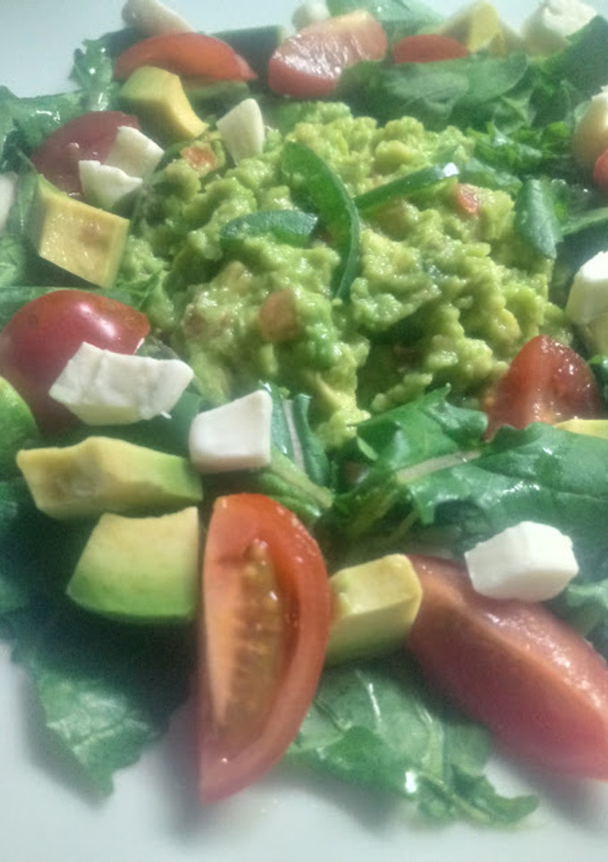 Una foto de Ensalada De Espinaca Y Palta