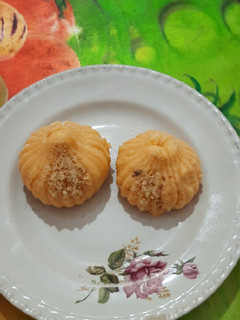 માવા લાડુ (Mawa Ladoo Recipe In Gujarati) રેસીપી મુખ્ય ફોટો