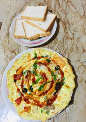A picture of Pizza omellete with toast.