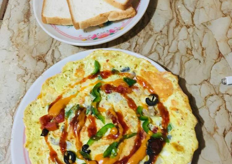 Pizza omellete with toast