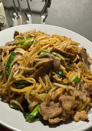 🥩 超受歡迎的日式韭菜豬肉炒麵 的食譜成品照片