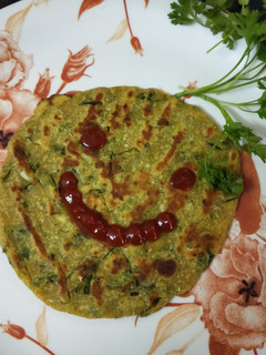 थालीपीठ (thalipeeth recipe in marathi) रेसिपी चे मुख्य फोटो