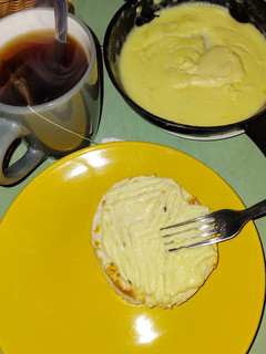 Una foto de Untable de queso duro por el refri