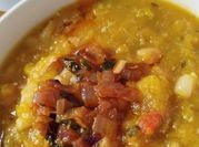 Una foto de locro de choclo de perú