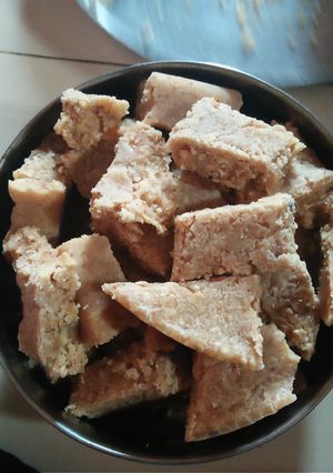 A picture of Peanut Barfi.