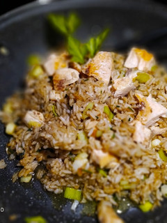 Una foto de Wok de Arroz con Puerro y Salmón