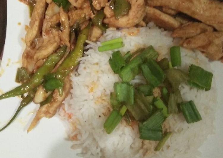 Thai dry chicken chilli with garlic rice