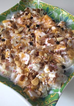 A picture of Creamy fruits chat.