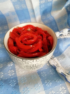 Una foto de Pimientos rojos confitados