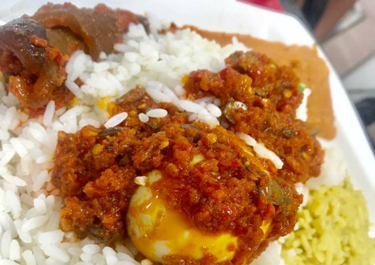 Recipe: Delicious Rice and pepper sauce with pomo and boiled egg