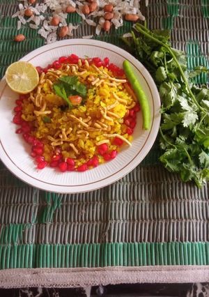 કાંદા પૌવા (Kanda Pauva Recipe In Gujarati) રેસીપી મુખ્ય ફોટો