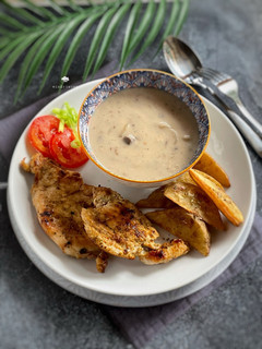 Foto resep Creamy Mushroom Soup With Grilled Chicken & Potato Wedges