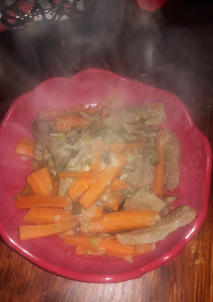 Una foto de Guisado de carne y zanahorias