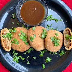 A picture of Air fried kabuli chana moong dhal Kachori.