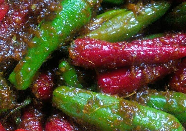Green and Red Chilli Pickle