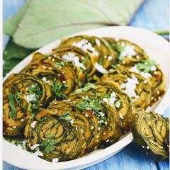 A picture of Wrap and roll patted pakora.