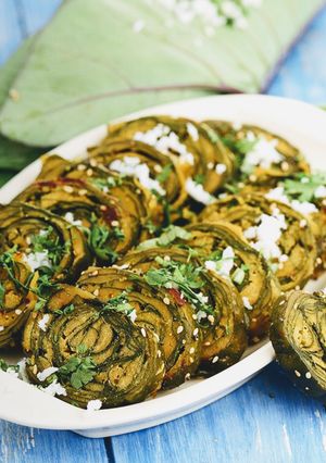 A picture of Wrap and roll patted pakora.