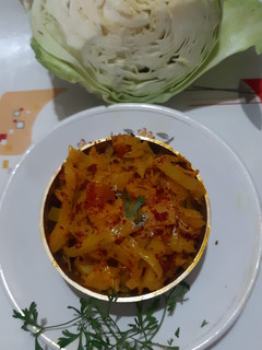 કોબી બટાકા નું શાક (Kobi Bataka Shak Recipe In Gujarati) રેસીપી મુખ્ય ફોટો