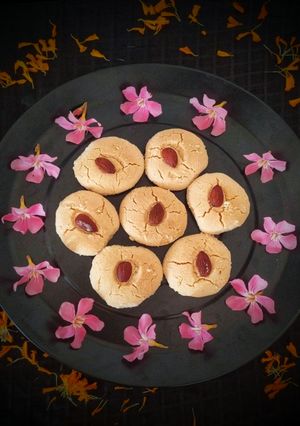 ડ્રાયફ્રુટ નાન ખટાઈ (Dryfruit Nankhatai Recipe in Gujarati) રેસીપી મુખ્ય ફોટો