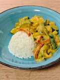 Curry de champiñones y calabacín con verduras