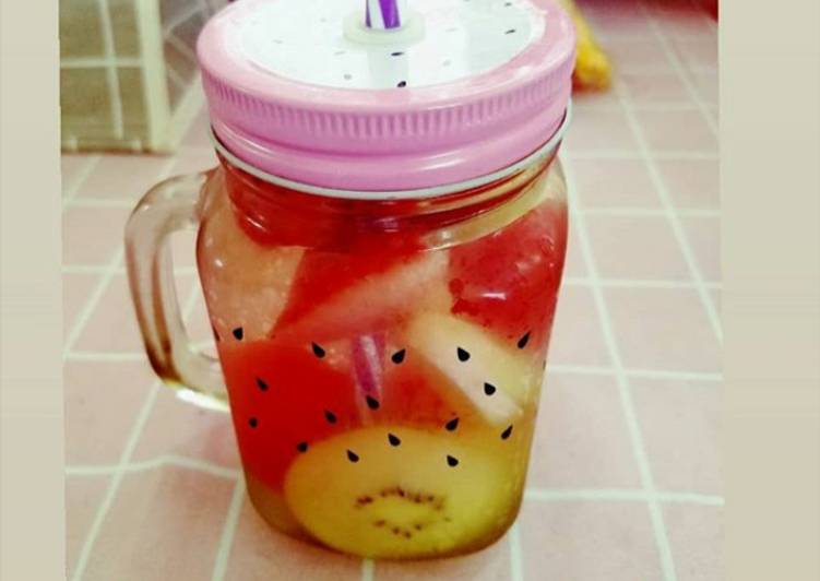 Cara menyajikan Infused water JSR 🍓🍉🥝  yang Enak