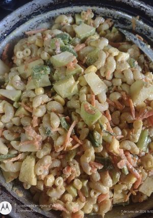 Una foto de Ensalada fría de coditos versión barajitas